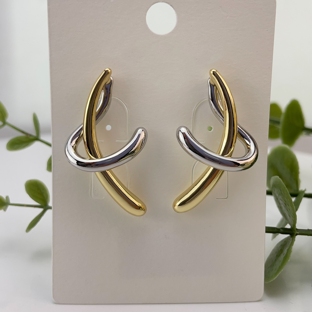 Women Accessories Dubai - ยูมิงไล แฟชั่น เครื่องประดับหรูหราจากดูไบ ต่างหูชุบทองคุณภาพเยี่ยมสำหรับผู้หญิง รุ่น FHK28943