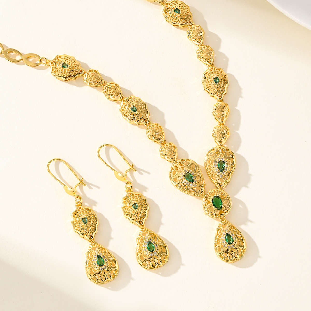 ชุดเครื่องประดับทองคำ 9999 ดีไ - Women Accessories Dubai บทวิจารณ์และราคา